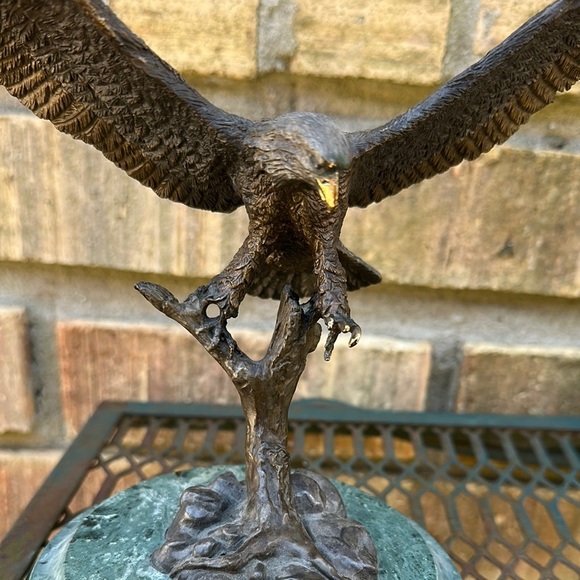 Phil Hauser Approaching Eagle bronze Sculpture on marble Base - Picture 9 of 14